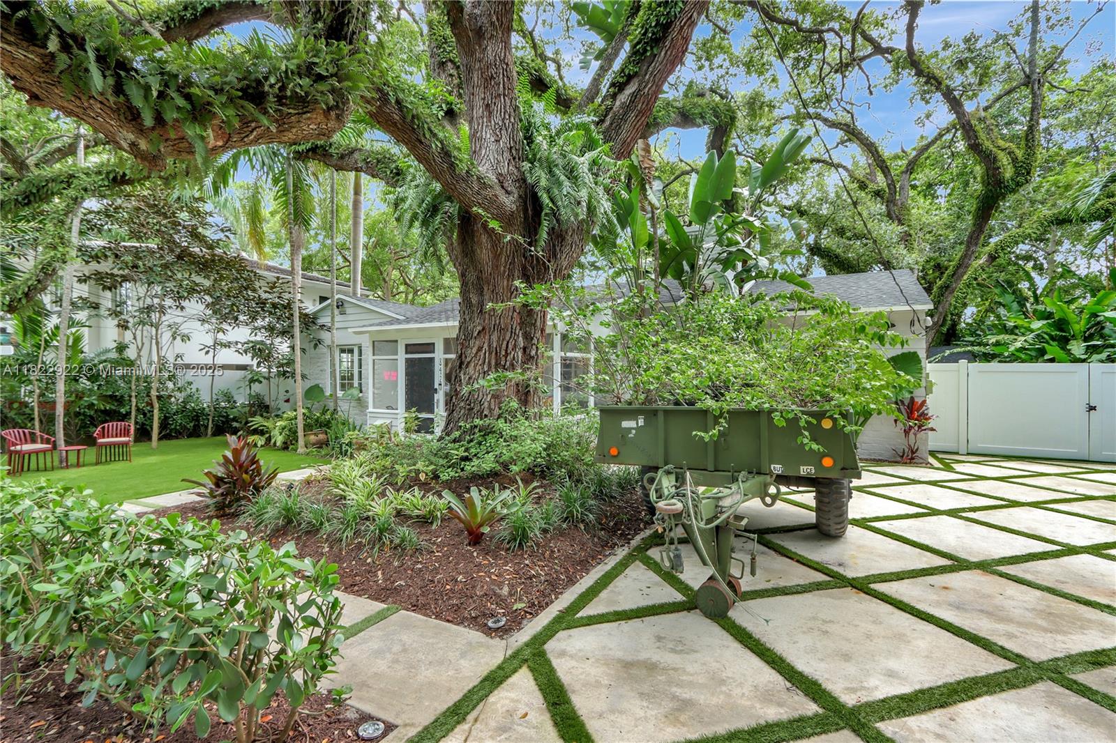 842 NW 9th Ct