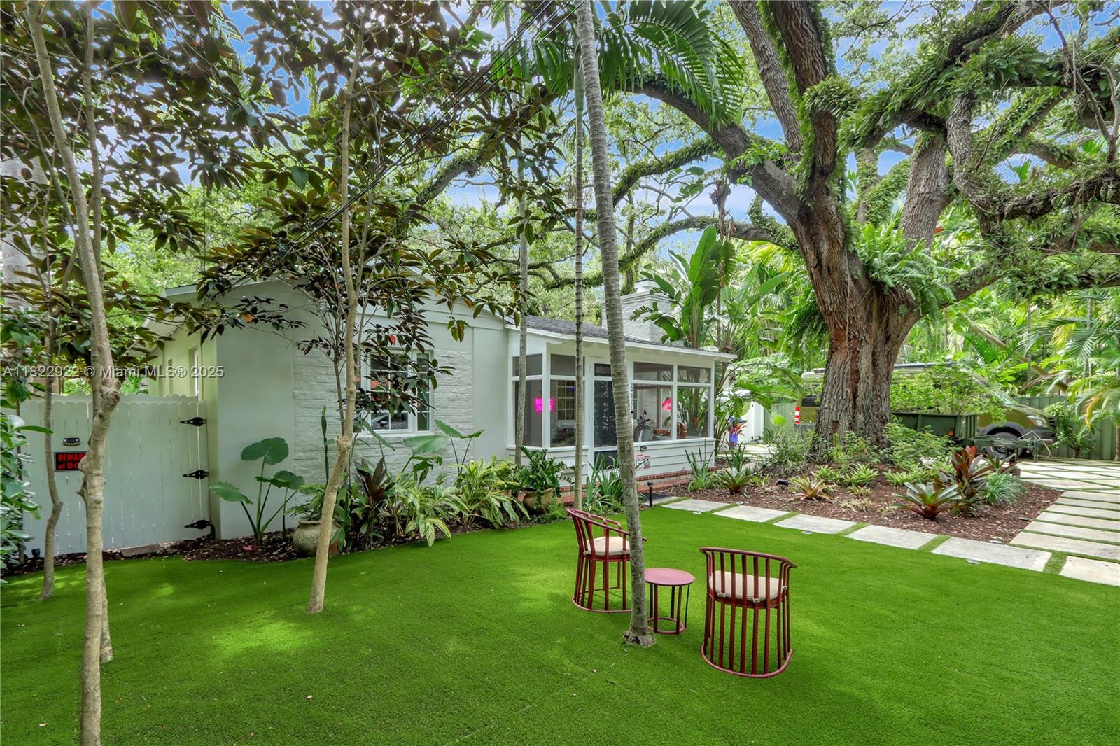 842 NW 9th Ct