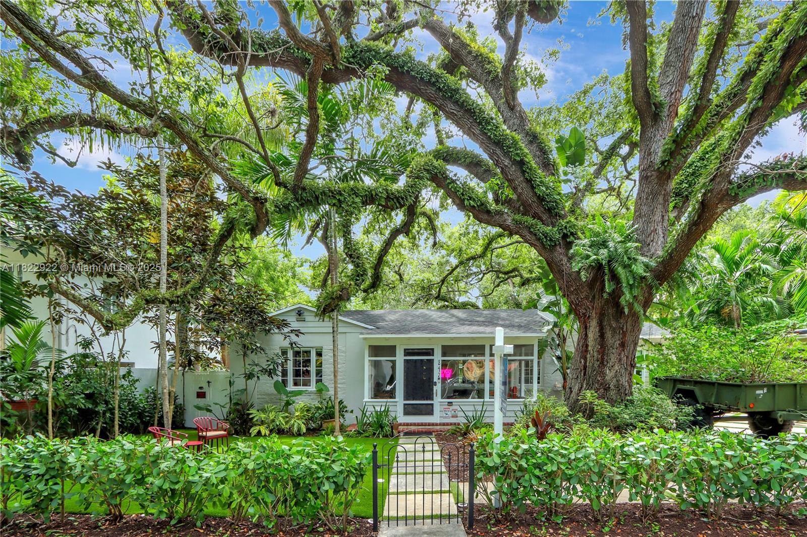 842 Nw 9th Ct, Miami, Broward County, Florida - 4 Bedrooms  
3 Bathrooms - 