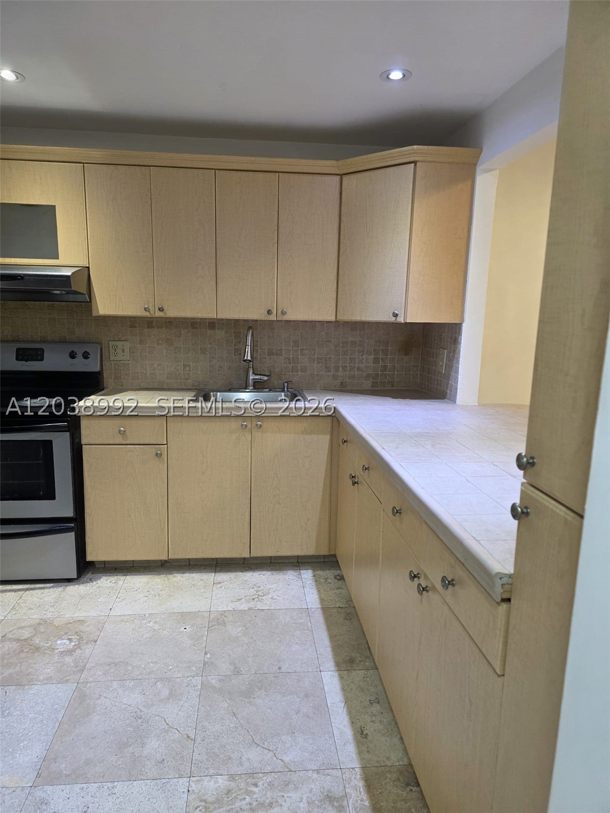 1817 S Ocean Dr 18