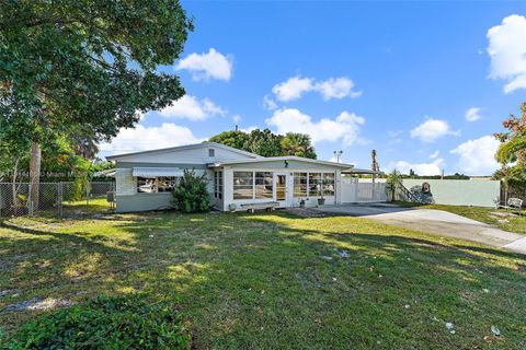 Photo of 1624 NE Orion St, Jensen Beach, FL 34957 (MLS # A11914186)