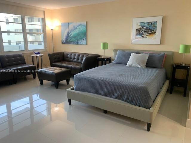 Rental Property at 100 Lincoln Rd 819, Miami Beach, Miami-Dade County, Florida - Bathrooms: 1  - $3,300 MO.