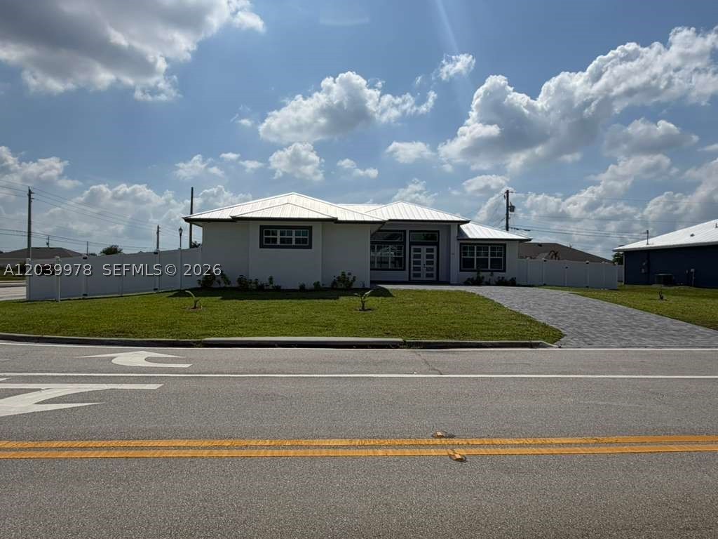 121 SW Sea Lion Rd