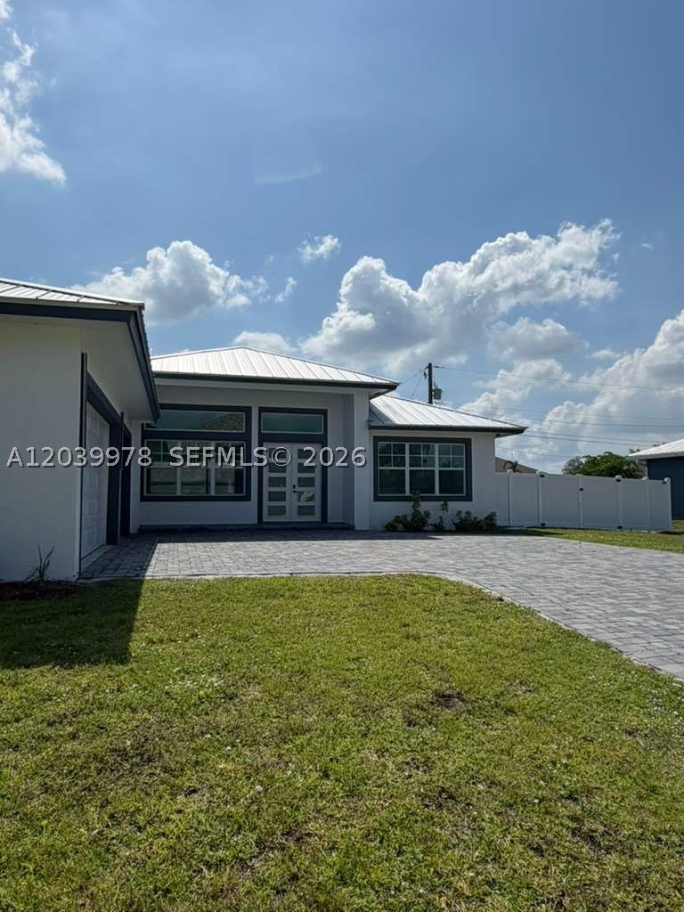 121 SW Sea Lion Rd