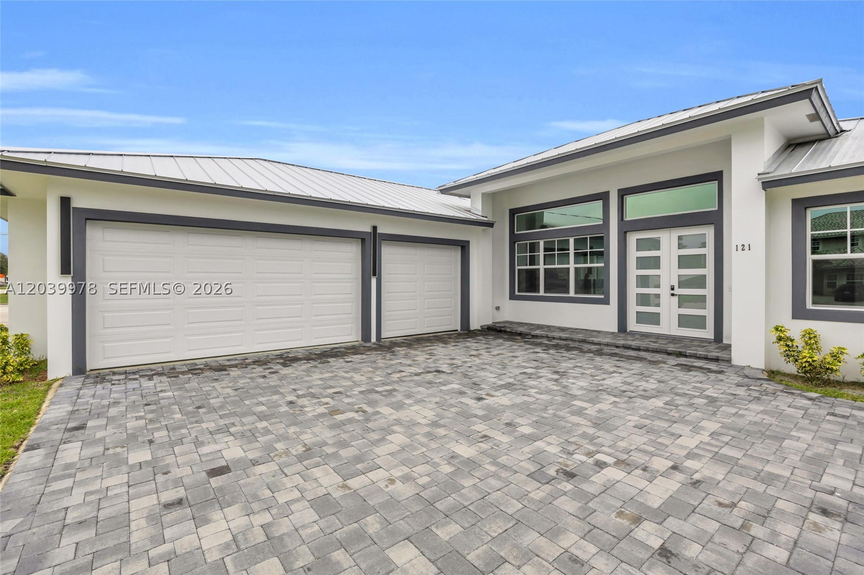 121 SW Sea Lion Rd