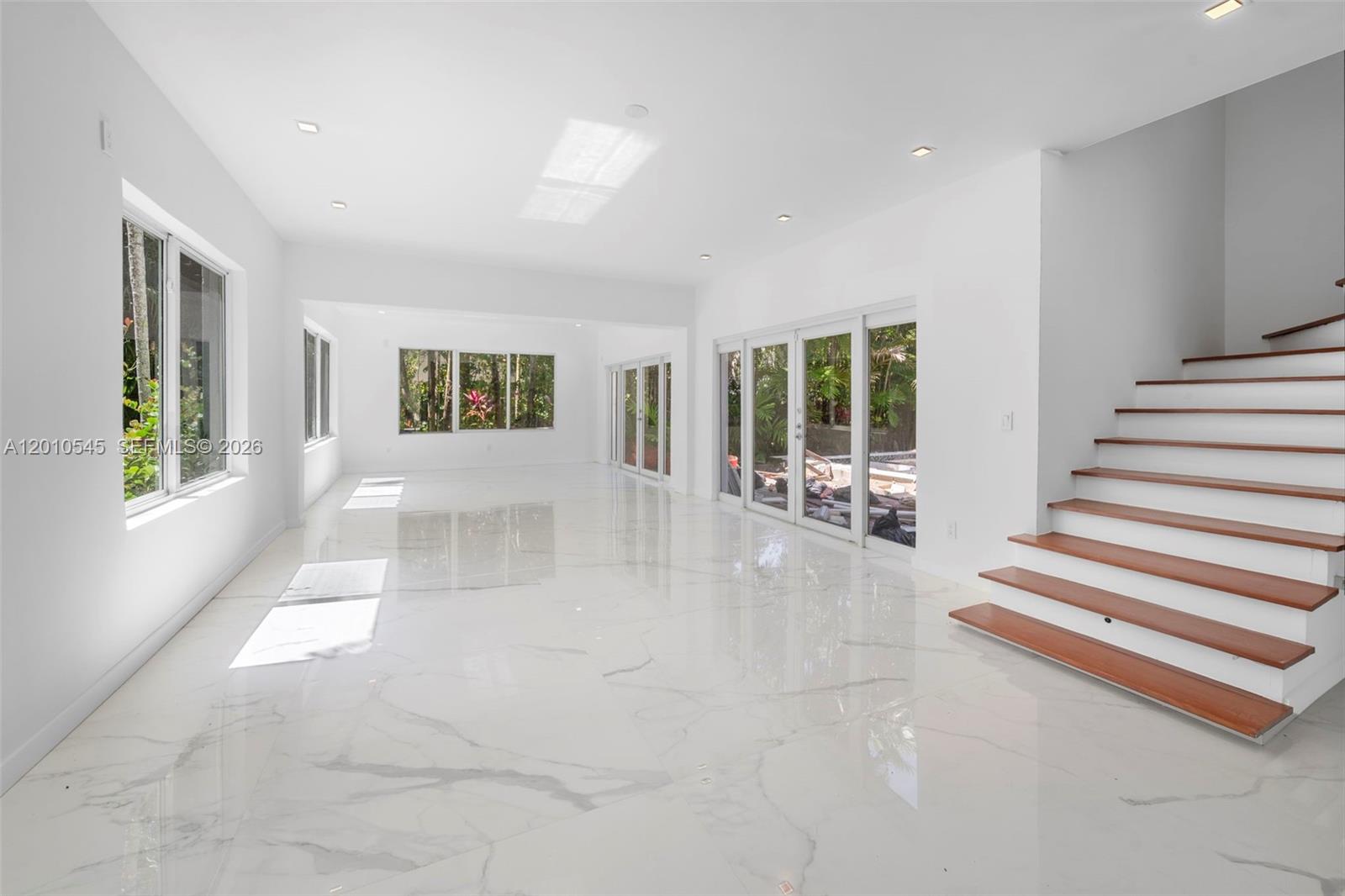 5824 Alton Rd, Miami Beach, FL, 33140/$3,200,000 2 5824 Alton Rd