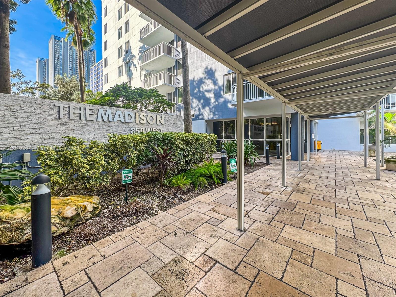 This 2 bed/2 bath apartment in a gated Downtown Miami community offers easy access to the Kaseya Center, Bayfront Park, vibrant Brickell nightlife , and public transportation including Metro-rail & Brightline connections to the airport. Amenities include a pool, Jacuzzi, gym, and beach volleyball courts, plus 24/7 security. Located near shopping, dining, and entertainment, with assigned parking and laundry facilities in the building.