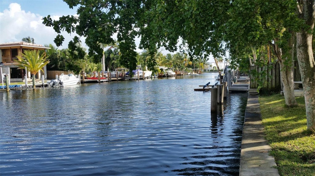 Photo of 2025 NE 24th St, Wilton Manors, FL 33305 (MLS # A11655488)