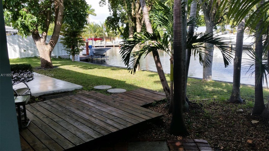 Photo of 2025 NE 24th St, Wilton Manors, FL 33305 (MLS # A11655488)