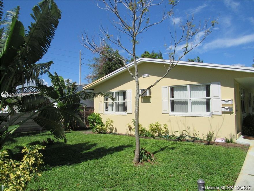 legal duplex- east hollywood- 2/1 and 3/2 , close to the Great South Florida Beaches, manicured landscaping, beautiful interiors with walking closets and each unit has its own laundry. Close to great shopping centers and in
construction one of the largest malls in south Florida,Restaurants etc, unit has:AC Units, Dryer, Washer, Electric
Meter, Range, Refrigerator, impact windows