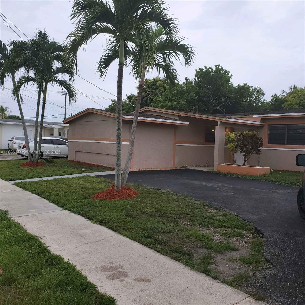 1160 NW 47th Ave, Lauderhill, FL, 33313/$428,000 2 1160 NW 47th Ave