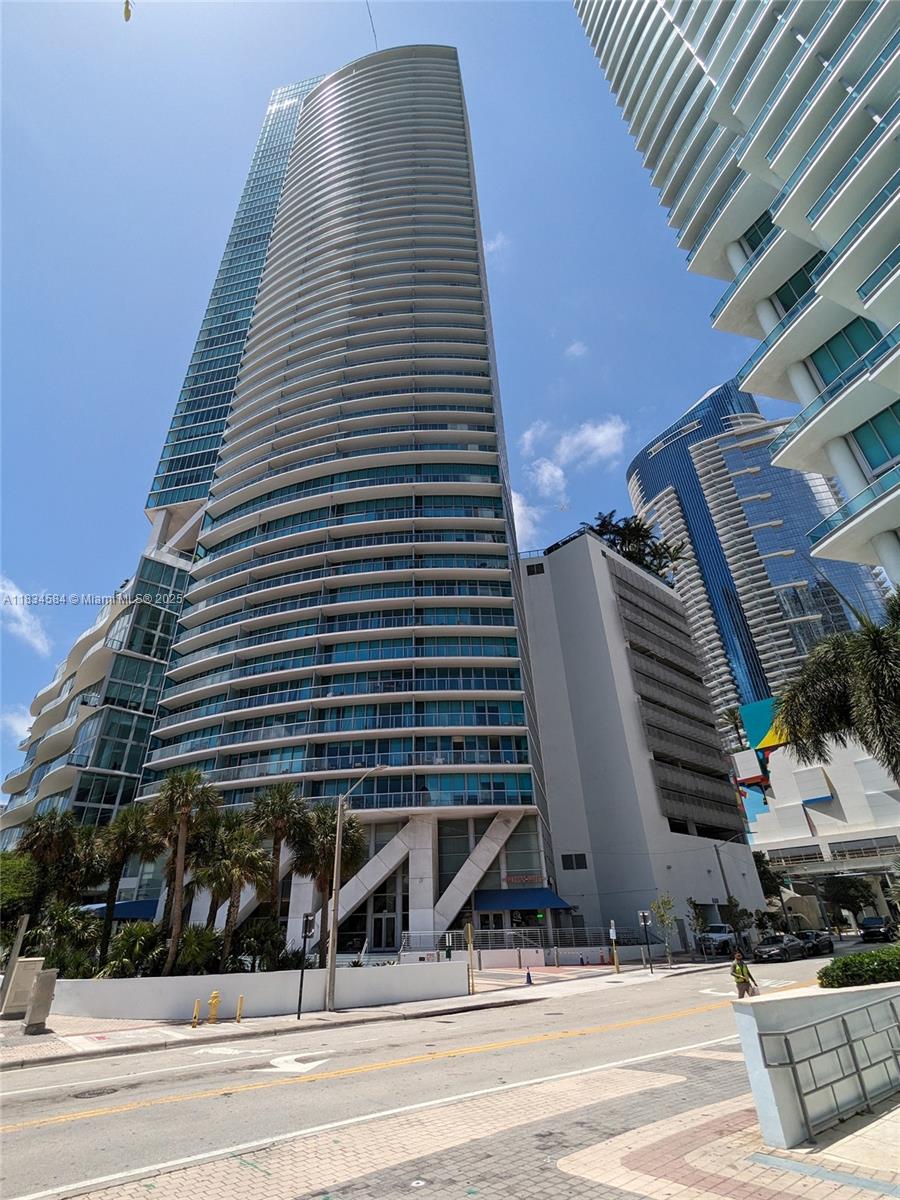 888 Biscayne Blvd 4702