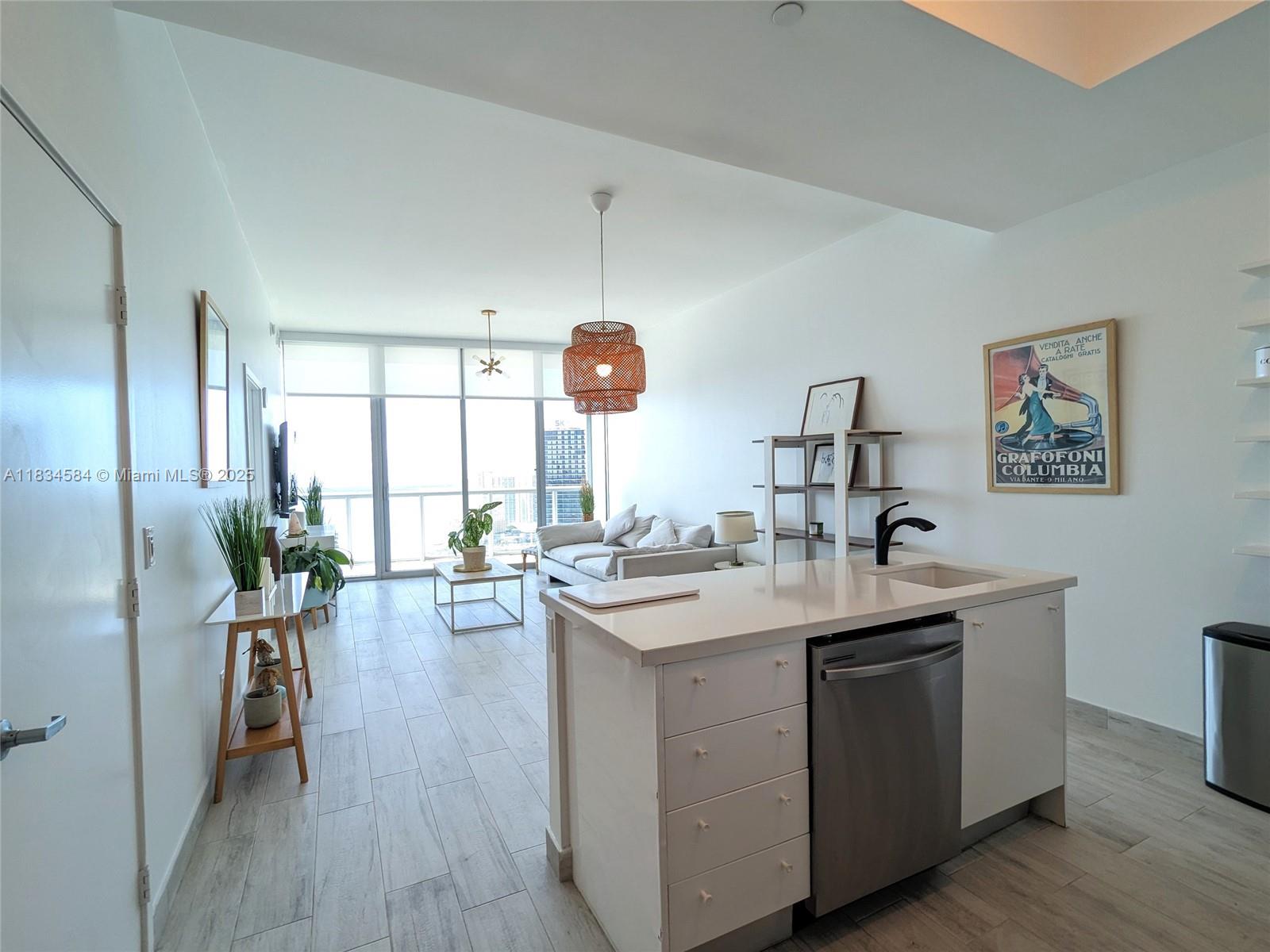 888 Biscayne Blvd 4702