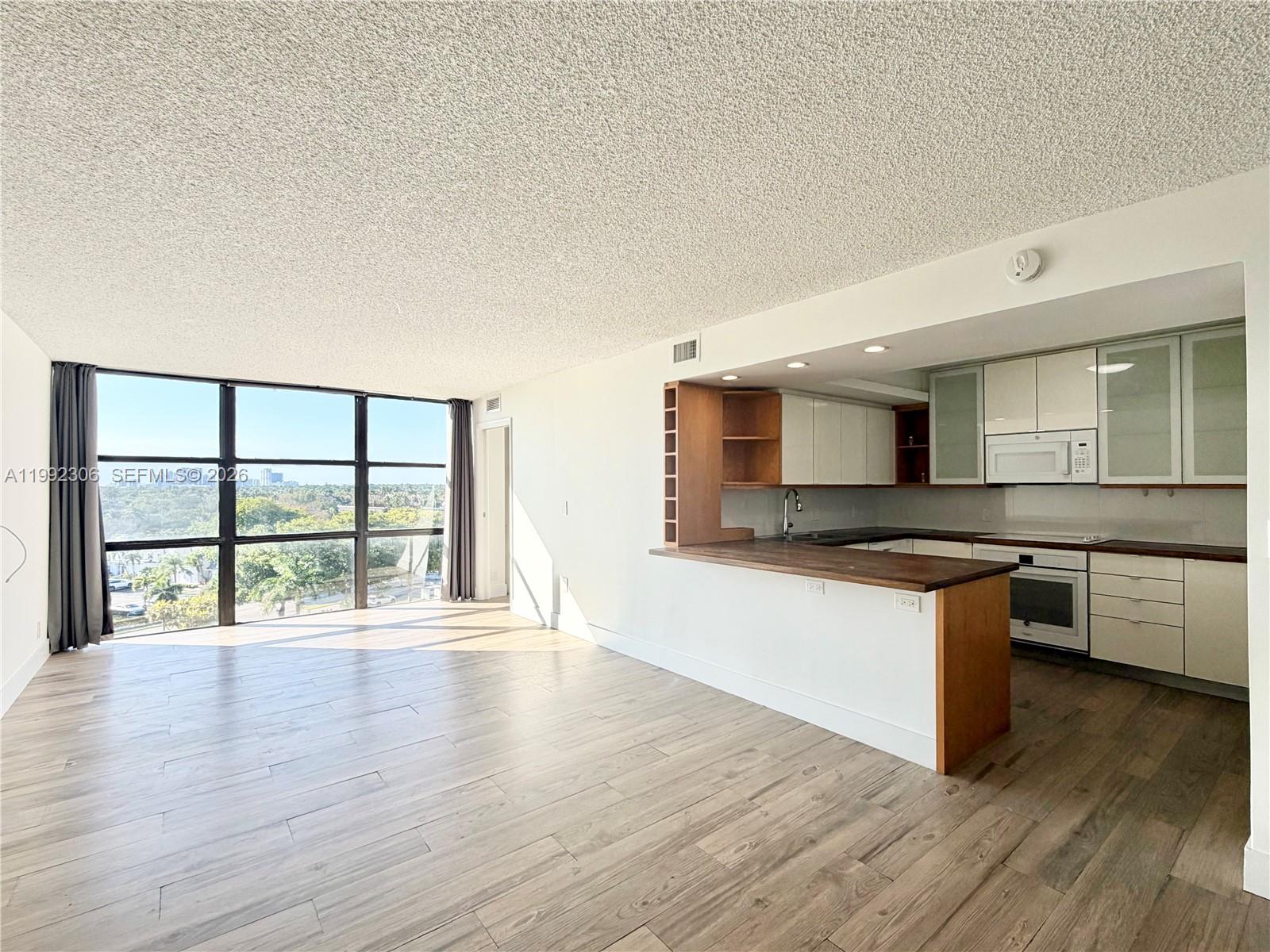 1000 Parkview Dr 723