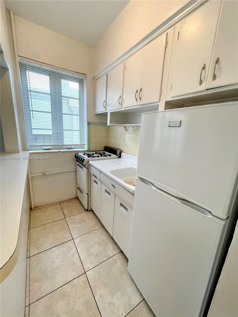 901 Collins Ave 103
