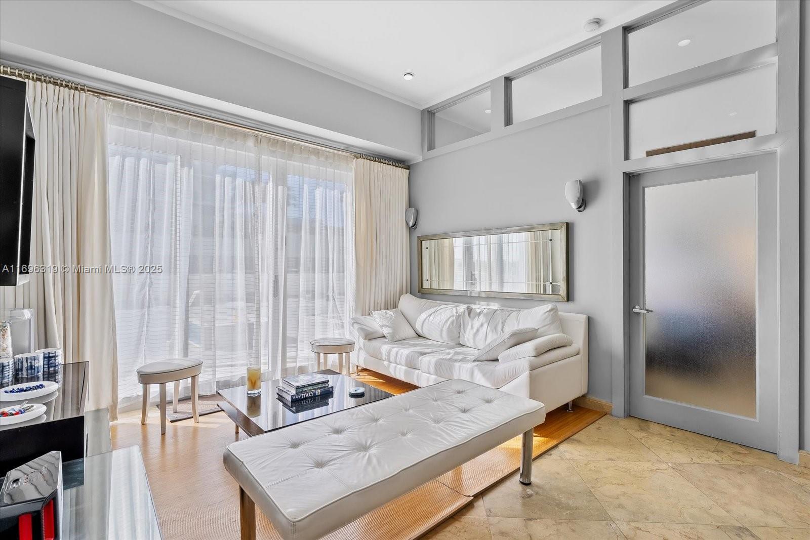 THE COLLINS CONDO - Residential