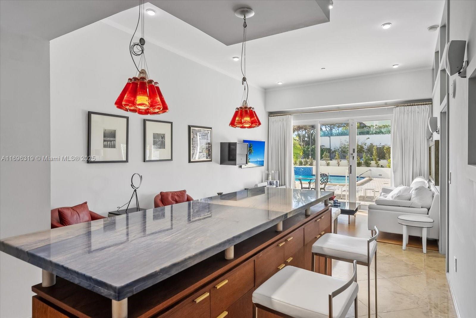 THE COLLINS CONDO - Residential