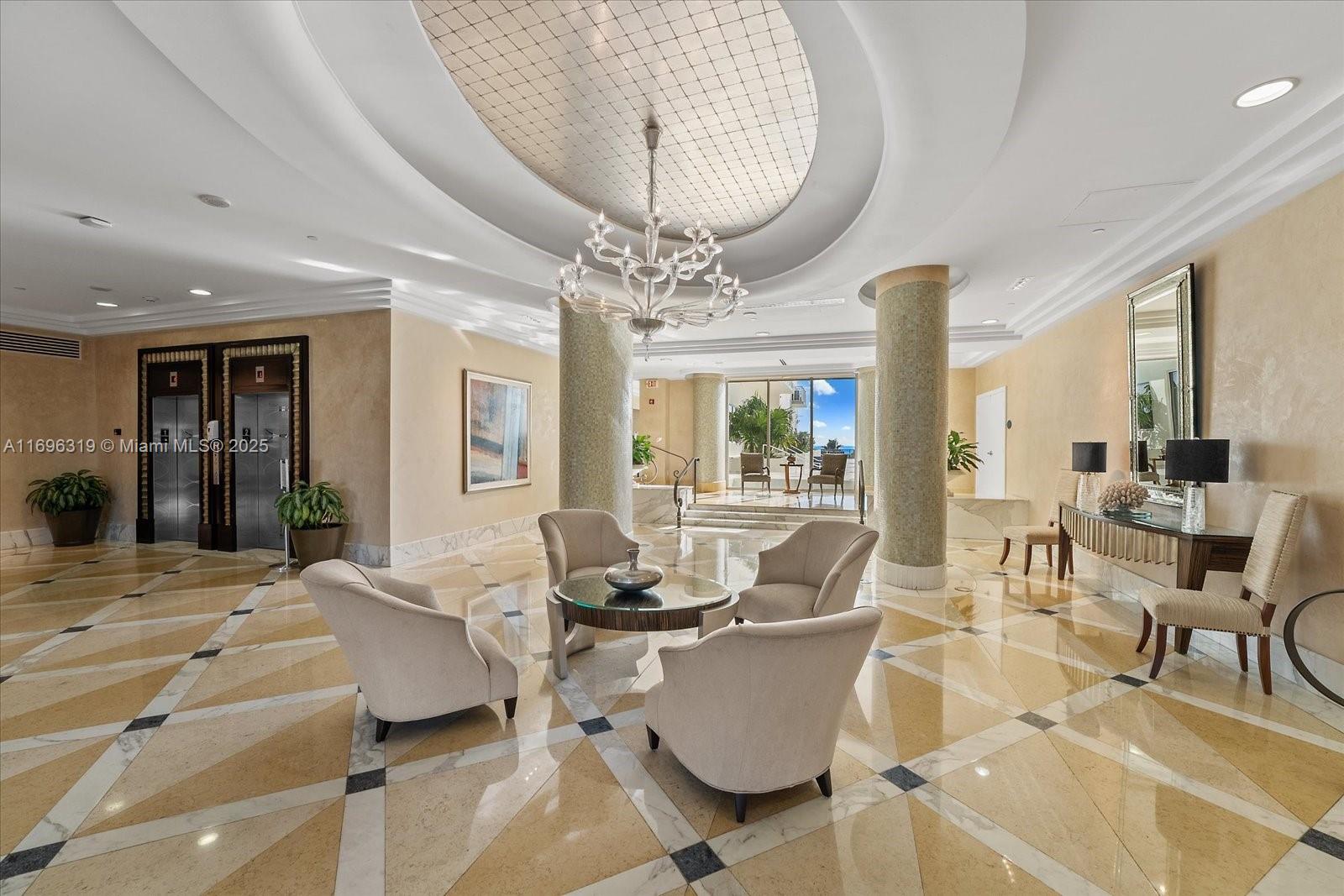 THE COLLINS CONDO - Residential