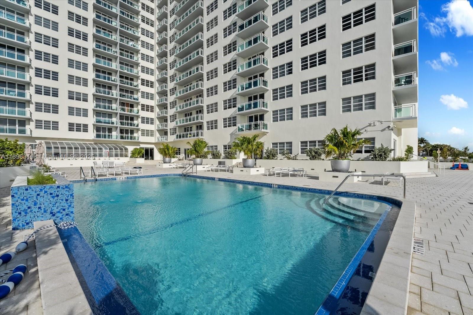 THE COLLINS CONDO - Residential