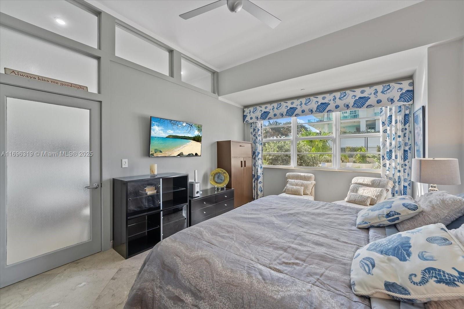 THE COLLINS CONDO - Residential