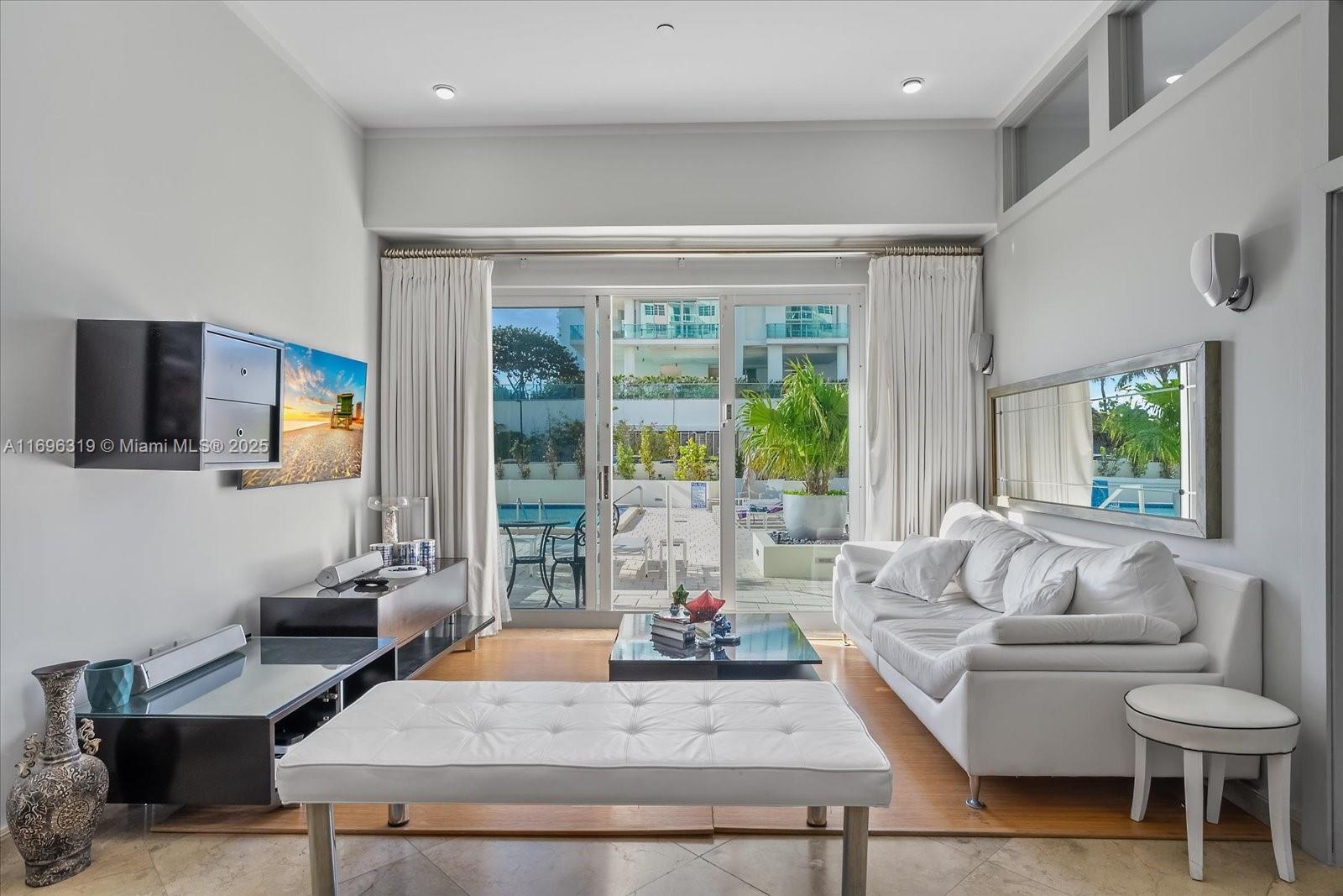 THE COLLINS CONDO - Residential