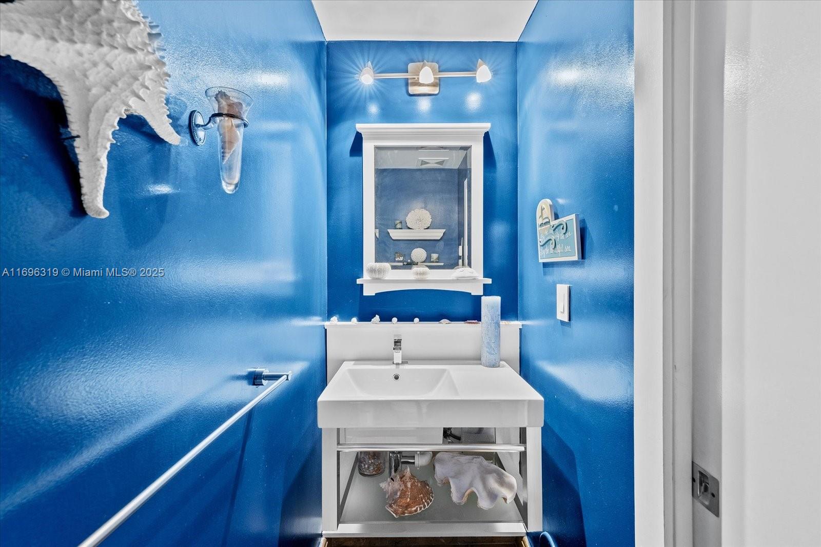 THE COLLINS CONDO - Residential