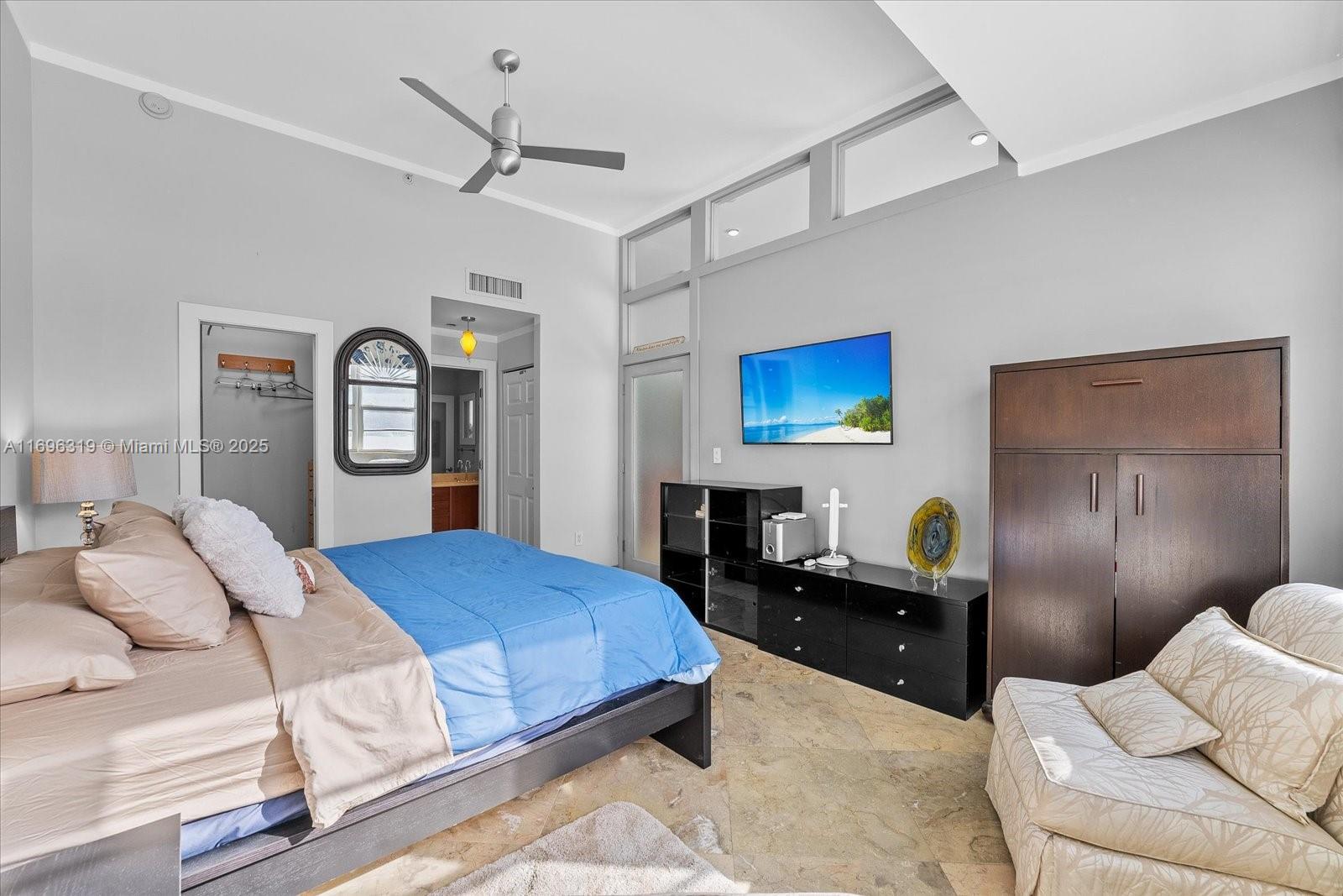 THE COLLINS CONDO - Residential