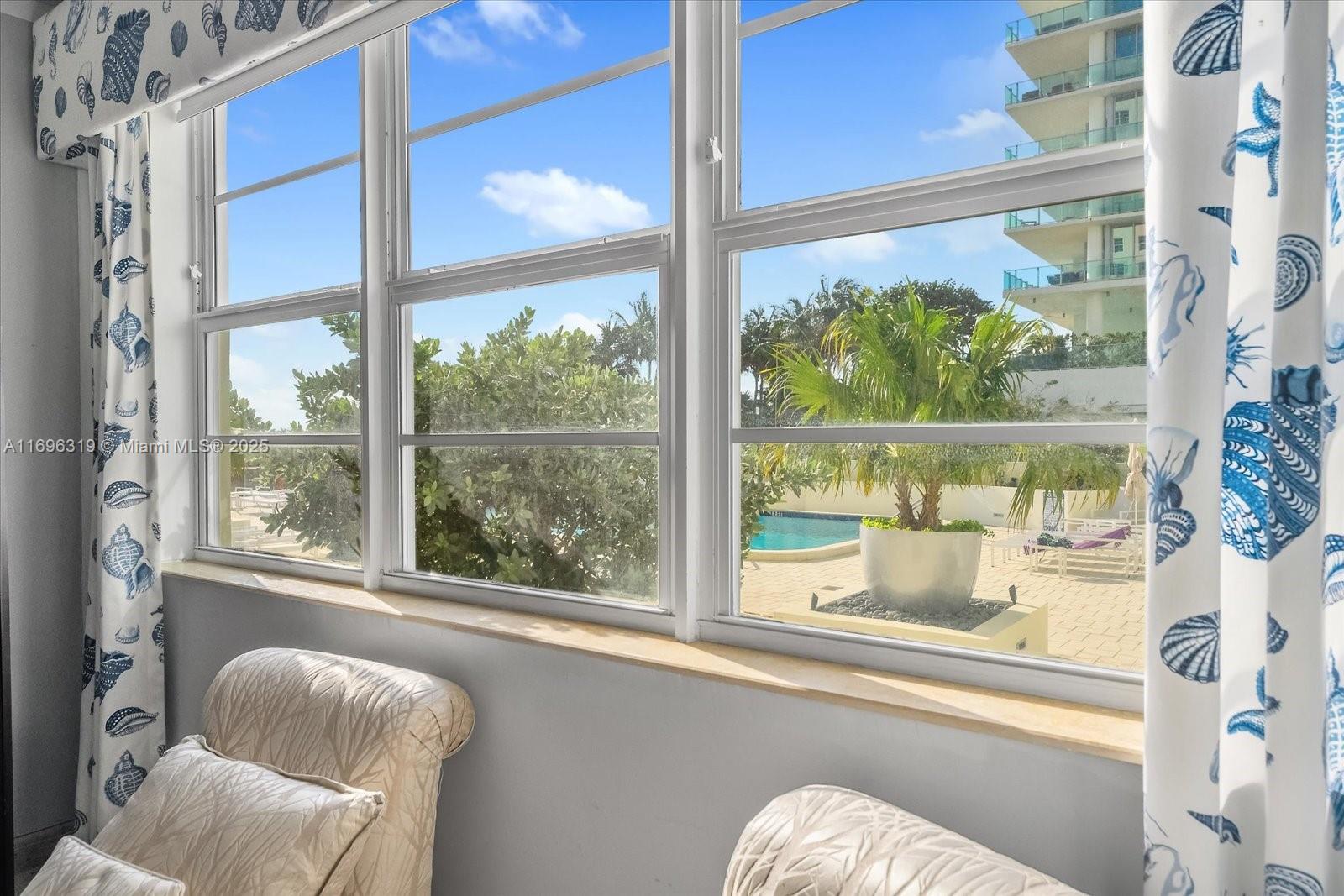 THE COLLINS CONDO - Residential