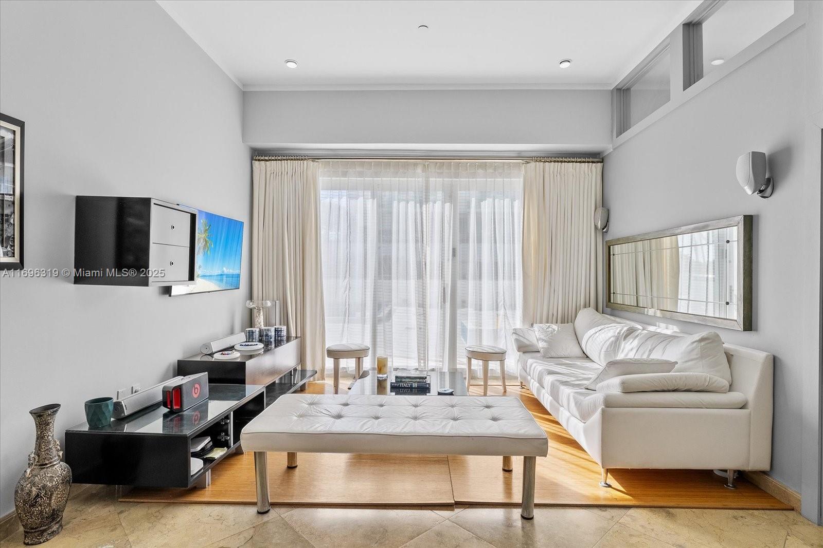 THE COLLINS CONDO - Residential