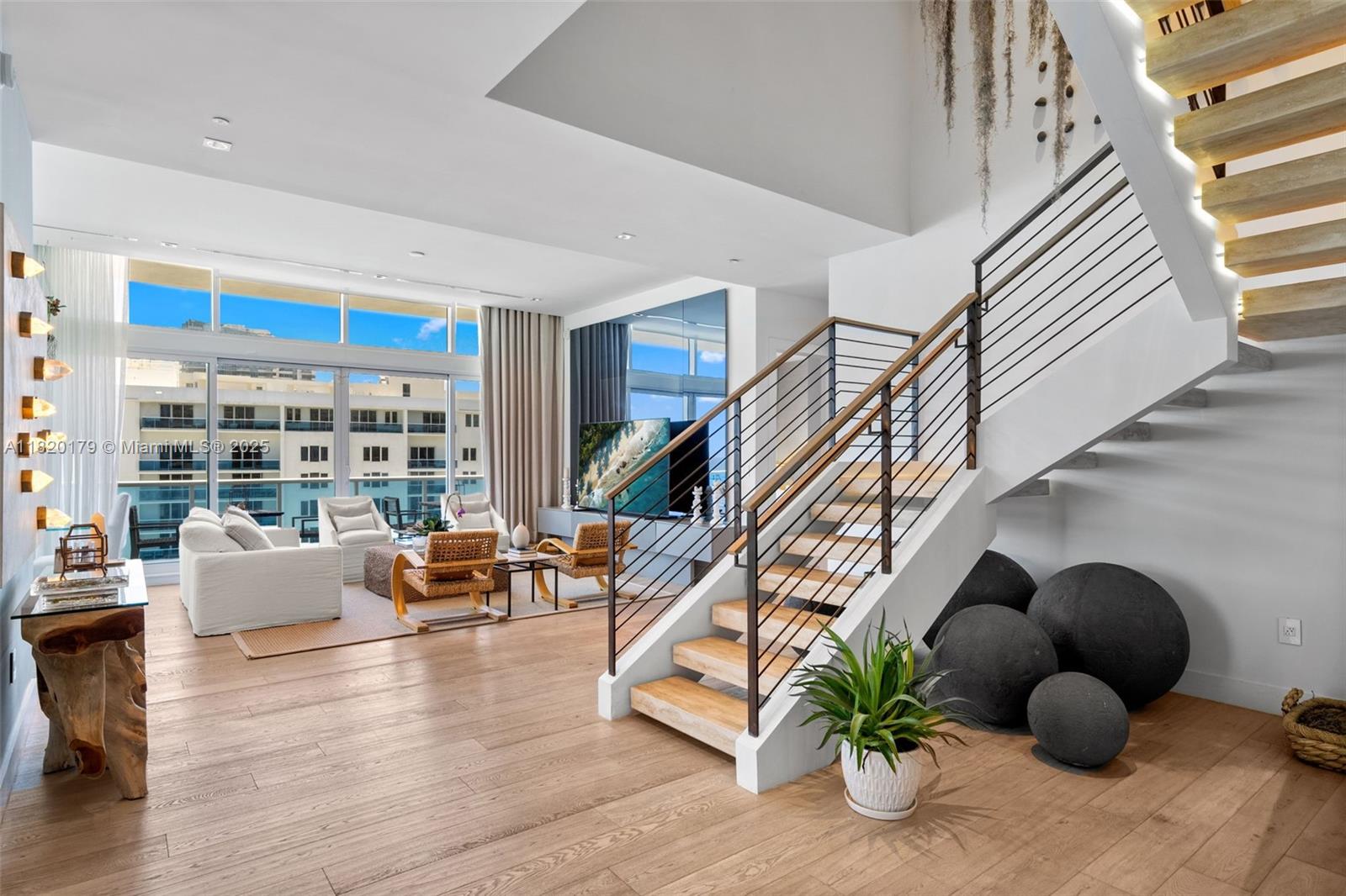 102 24th St PH-1610, Miami Beach, FL, 33139/$125,000 4 102 24th St PH-1610