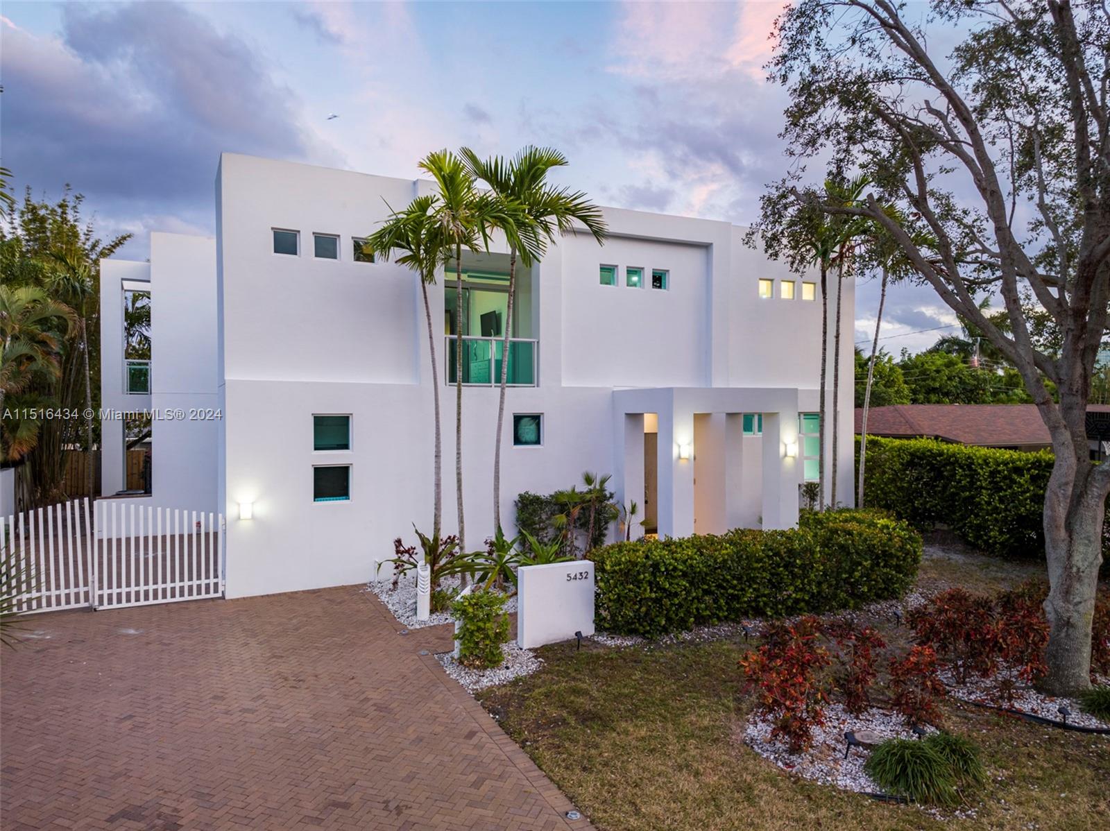 Property for Sale at 5432 Ne 21st Ter Ter, Fort Lauderdale, Broward County, Florida - Bedrooms: 7 
Bathrooms: 4  - $2,095,000