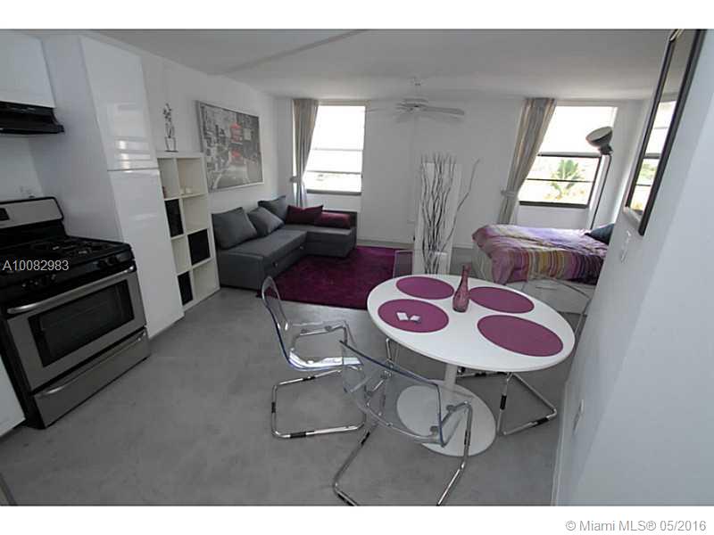 Beautiful completely renovated Studio apartment, super bright and tastefully furnished. In the heart of Miami South Beach, just two blocks from the Ocean. Must see. Available from NOW!