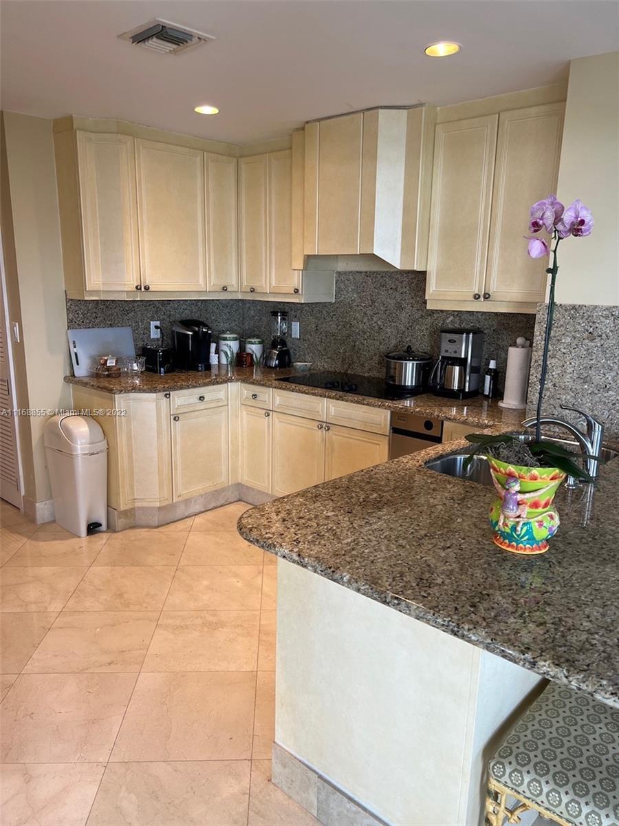 OCEANSIDE @ FISHER ISL CO - Residential