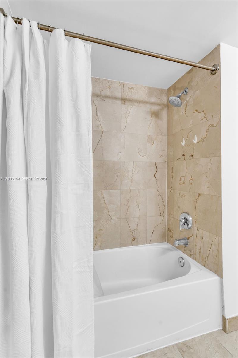 SKYLINE ON BRICKELL CONDO - Residential