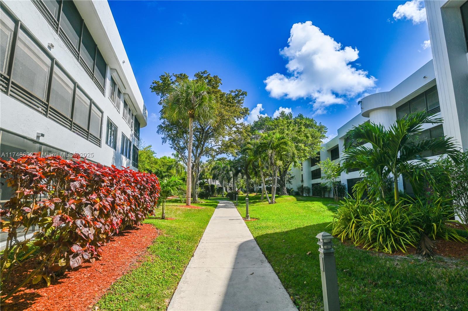 SHERIDAN BY THE BEACH CON - Residential