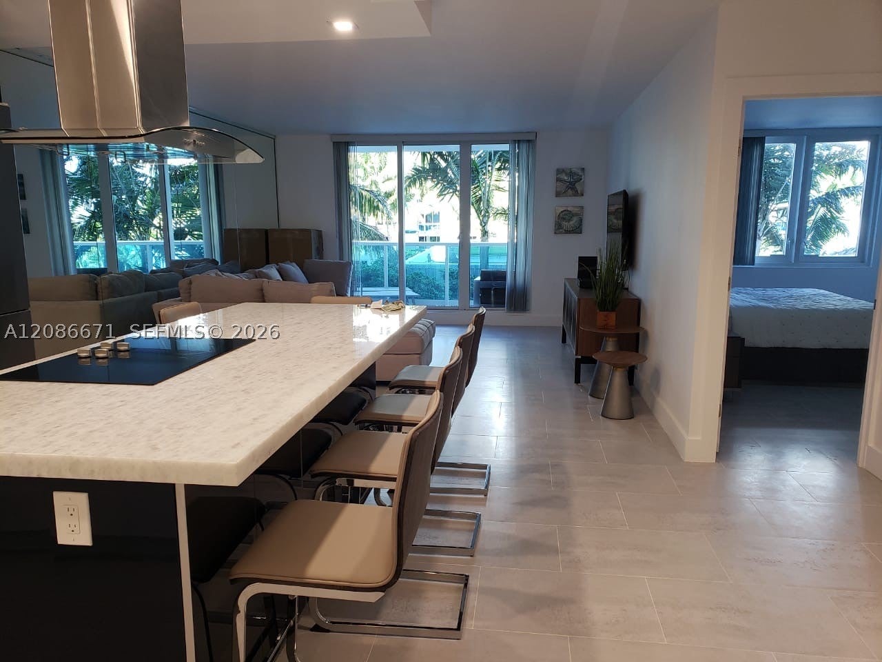 2301 Collins 516