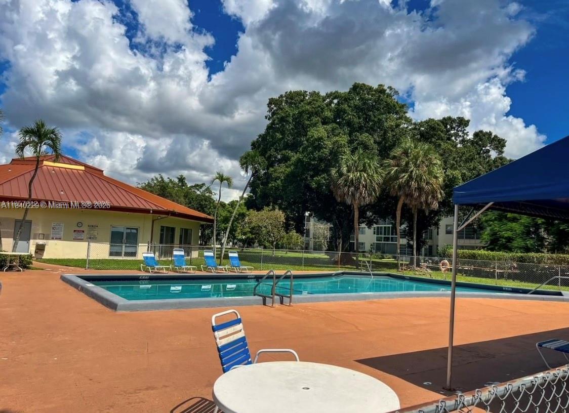 CYPRESS CHASE CONDO NO 6 - Residential