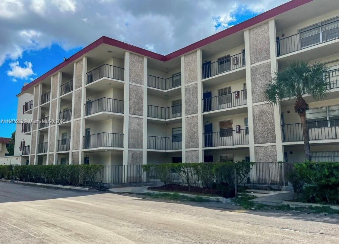 CYPRESS CHASE CONDO NO 6 - Residential