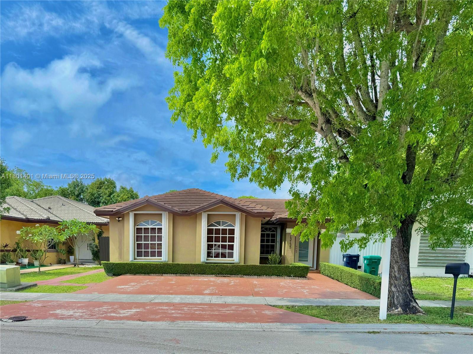 13735 Sw 157th St, Miami, Broward County, Florida - 3 Bedrooms  
1 Bathrooms - 