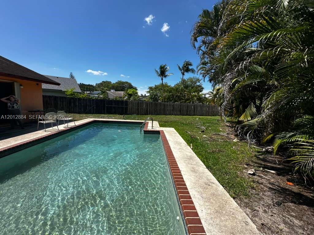 COUNTRY ADDRESS - Residential
