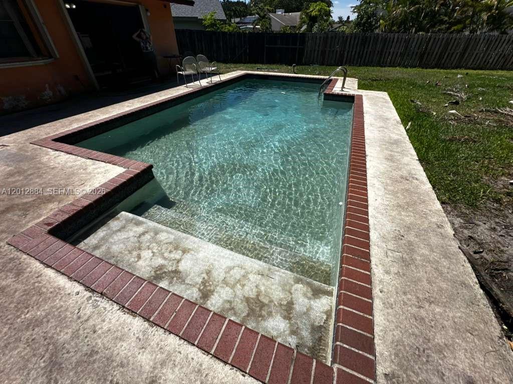 COUNTRY ADDRESS - Residential