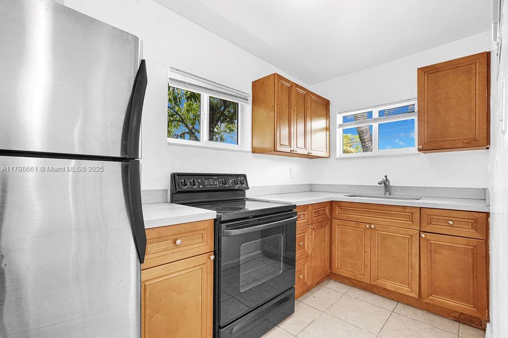 Discover this well-maintained 1-bedroom, 1-bathroom unit in Fort Lauderdale! This cozy rental features a bright, open living space and a well-equipped kitchen. First Month's Rent & Security Deposit Required
Rental Requirements: First month rent & security deposit required.
EASY TO SHOW!