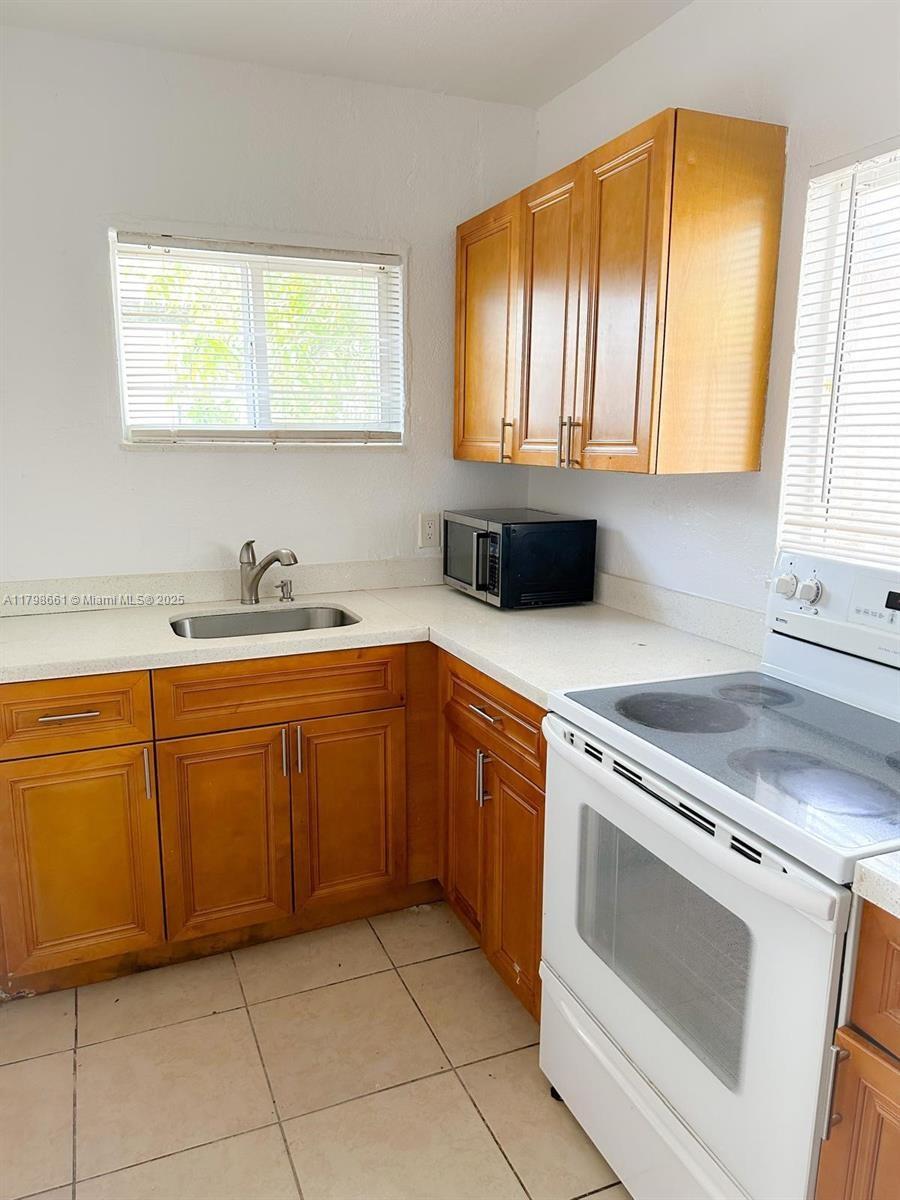 1960 Sw 41st Ave 2, Fort Lauderdale, Broward County, Florida - 1 Bedrooms  
1 Bathrooms - 