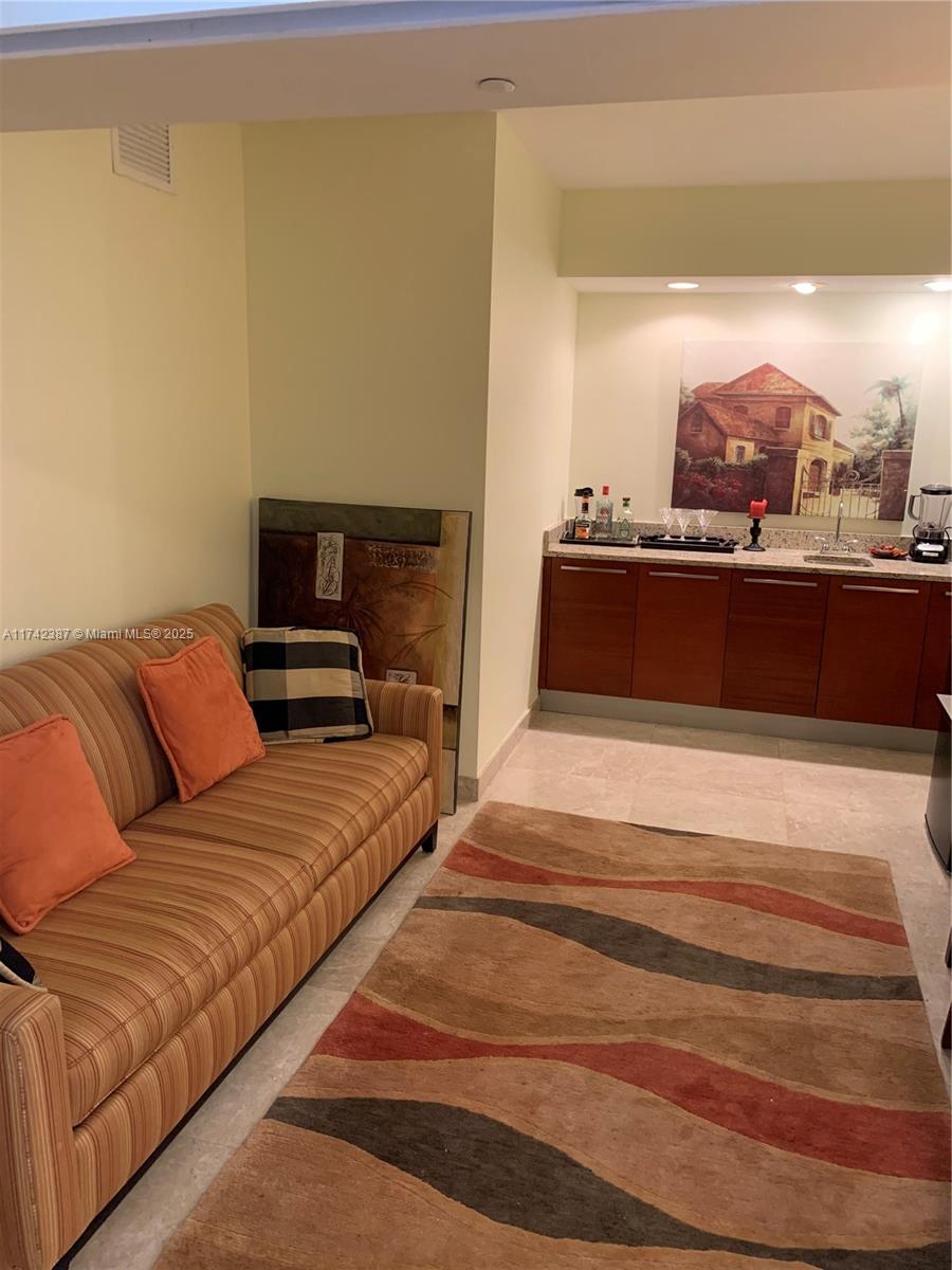 BEACH CLUB II - Residential Lease