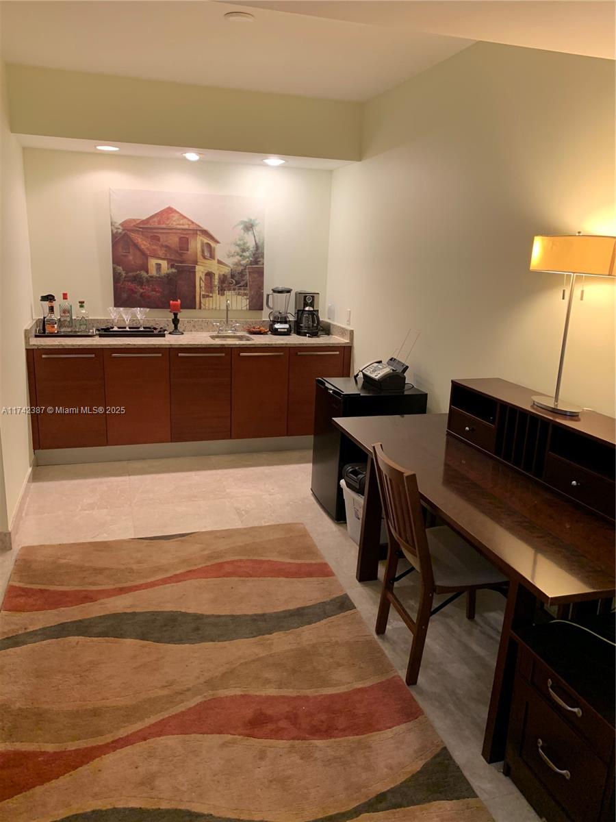 BEACH CLUB II - Residential Lease