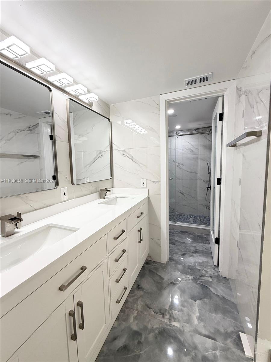 LAKES OF CARRIAGE HILLS - Residential