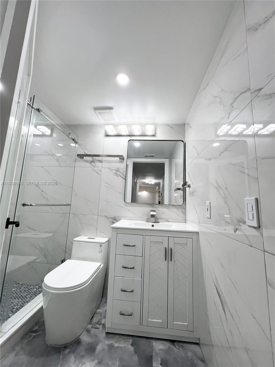 LAKES OF CARRIAGE HILLS - Residential