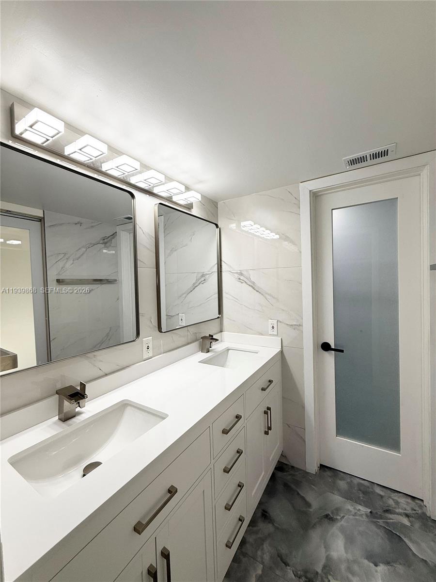 LAKES OF CARRIAGE HILLS - Residential