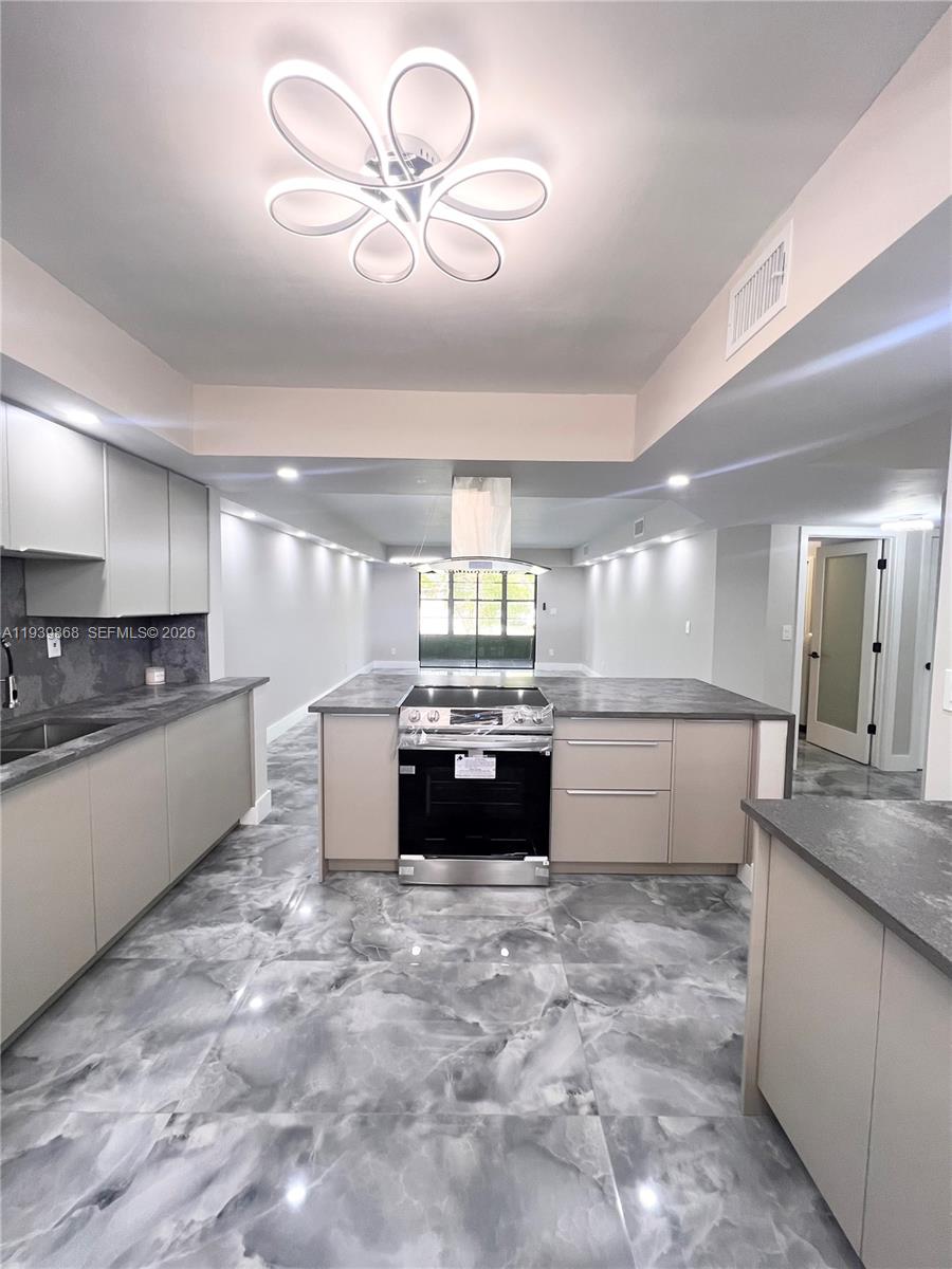 LAKES OF CARRIAGE HILLS - Residential