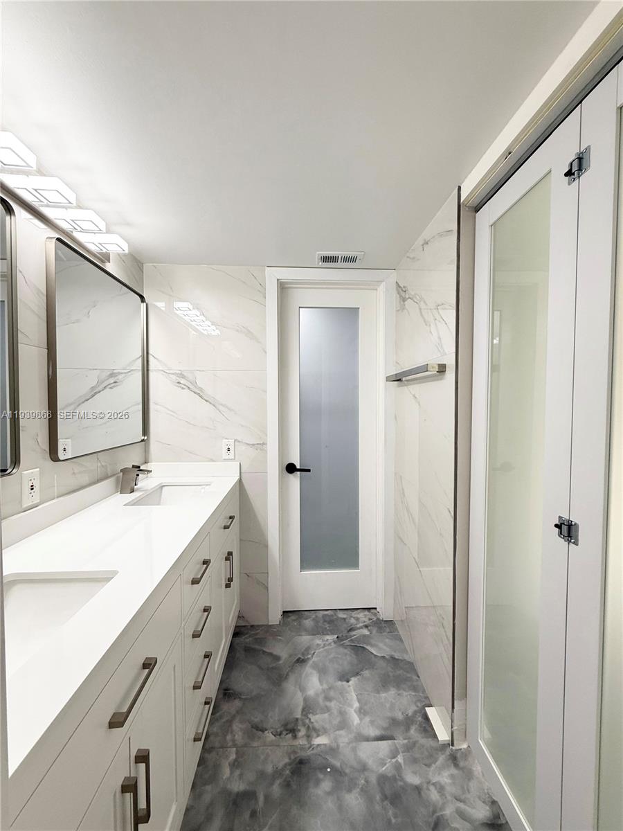 LAKES OF CARRIAGE HILLS - Residential